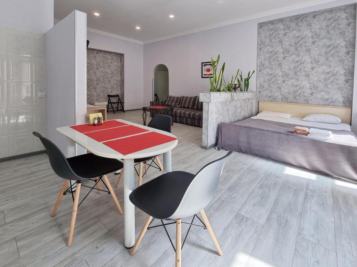 Home-Hotel Apartments On Maidan Nezalezhnosti Square Kiev Luaran gambar